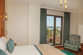 Triton Hotel