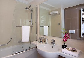 Smart Hotel Holiday