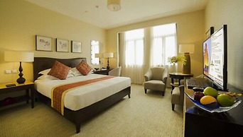 Broadway Mansions Hotel - On the Bund