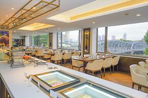 Broadway Mansions Hotel - On the Bund