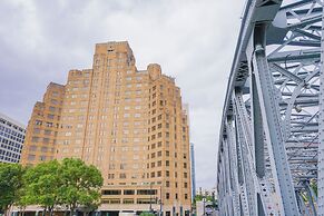 Broadway Mansions Hotel - On the Bund