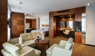 Airport Hotel Okecie