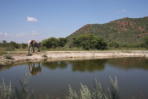 Tau Game Lodge