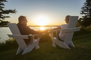 Spruce Point Inn