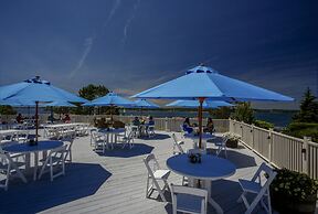 Spruce Point Inn