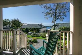 Spruce Point Inn