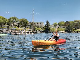Spruce Point Inn