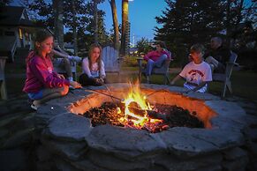 Spruce Point Inn