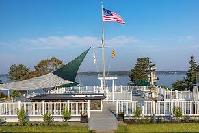 Spruce Point Inn