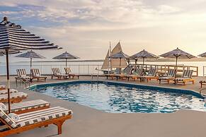Spruce Point Inn