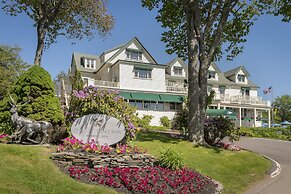 Spruce Point Inn