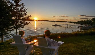 Spruce Point Inn