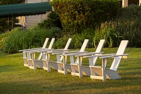 Spruce Point Inn