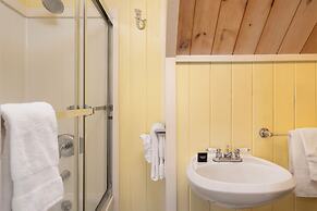 Spruce Point Inn