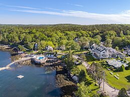 Spruce Point Inn