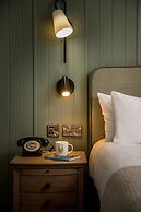 North Lakes Hotel And Spa