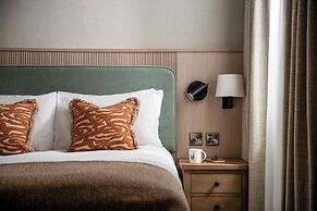 North Lakes Hotel And Spa