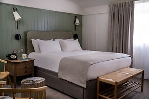 North Lakes Hotel And Spa