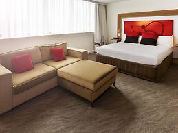 Novotel Sydney West HQ Hotel