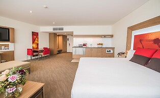 Novotel Sydney West HQ Hotel
