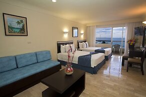 Aquamarina Beach Hotel