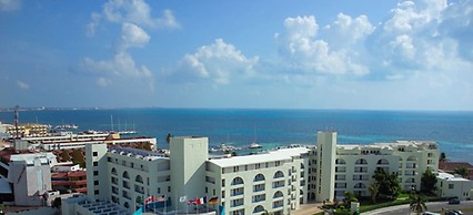 Aquamarina Beach Hotel