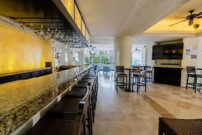 Aquamarina Beach Hotel