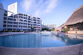 Aquamarina Beach Hotel