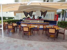 Aquamarina Beach Hotel