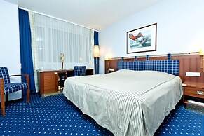 Rushotel