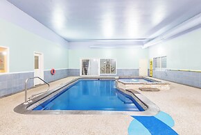 Super 8 by Wyndham Cornwall ON