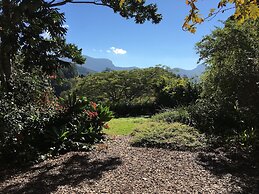 Hillcrest Mountain View Retreat