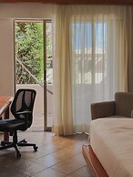 Los Patios Hotel
