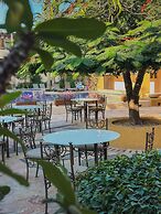 Los Patios Hotel