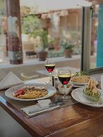 Los Patios Hotel