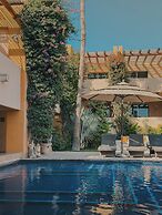 Los Patios Hotel