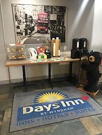 Days Inn by Wyndham Hinton