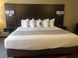 Days Inn by Wyndham Hinton