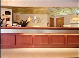Days Inn & Suites by Wyndham Gresham