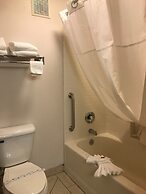 Days Inn & Suites by Wyndham Gresham