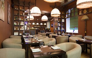 Oktiabrskaya Hotel