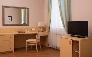Oktiabrskaya Hotel