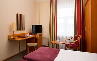 Oktiabrskaya Hotel