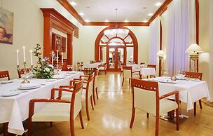 Oktiabrskaya Hotel
