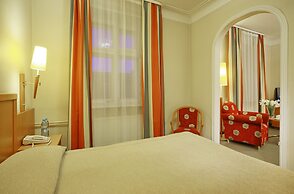 Oktiabrskaya Hotel