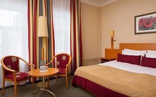 Oktiabrskaya Hotel