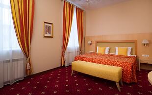 Oktiabrskaya Hotel