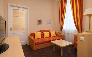 Oktiabrskaya Hotel
