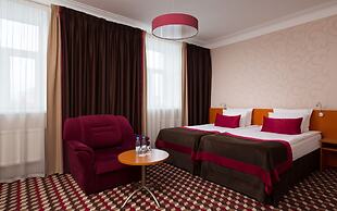 Oktiabrskaya Hotel