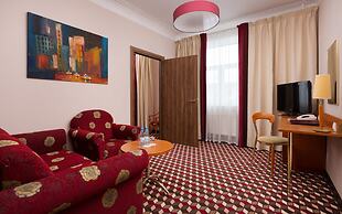 Oktiabrskaya Hotel